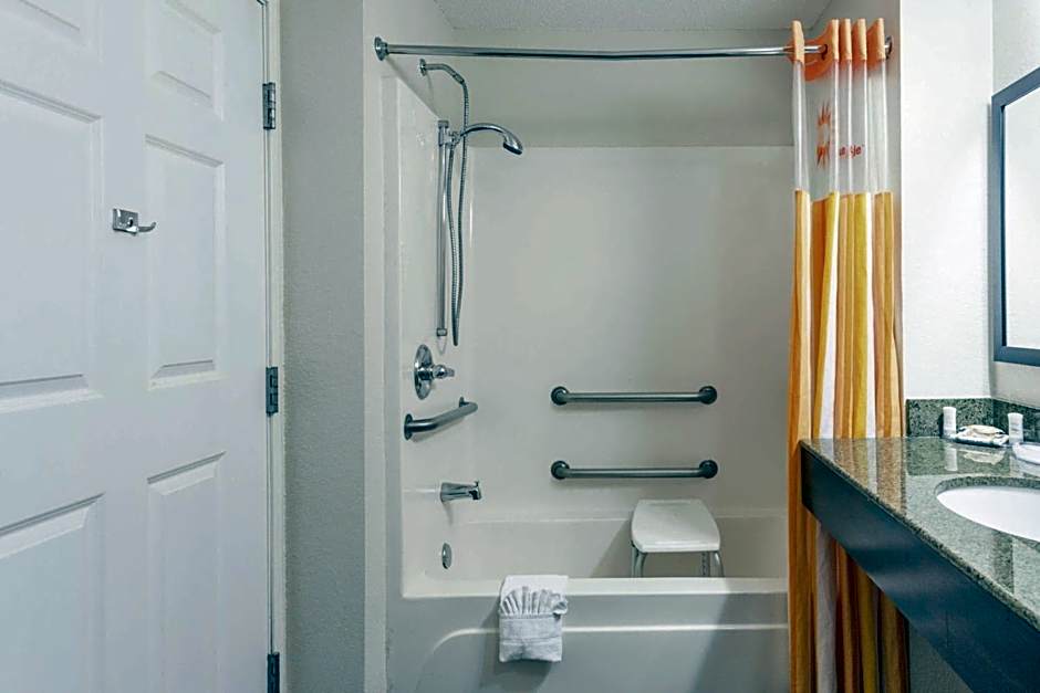 La Quinta Inn & Suites by Wyndham Elizabethtown