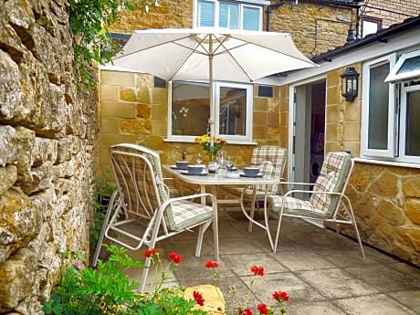Cotswold Cottage Gems - Woodbine Cottage