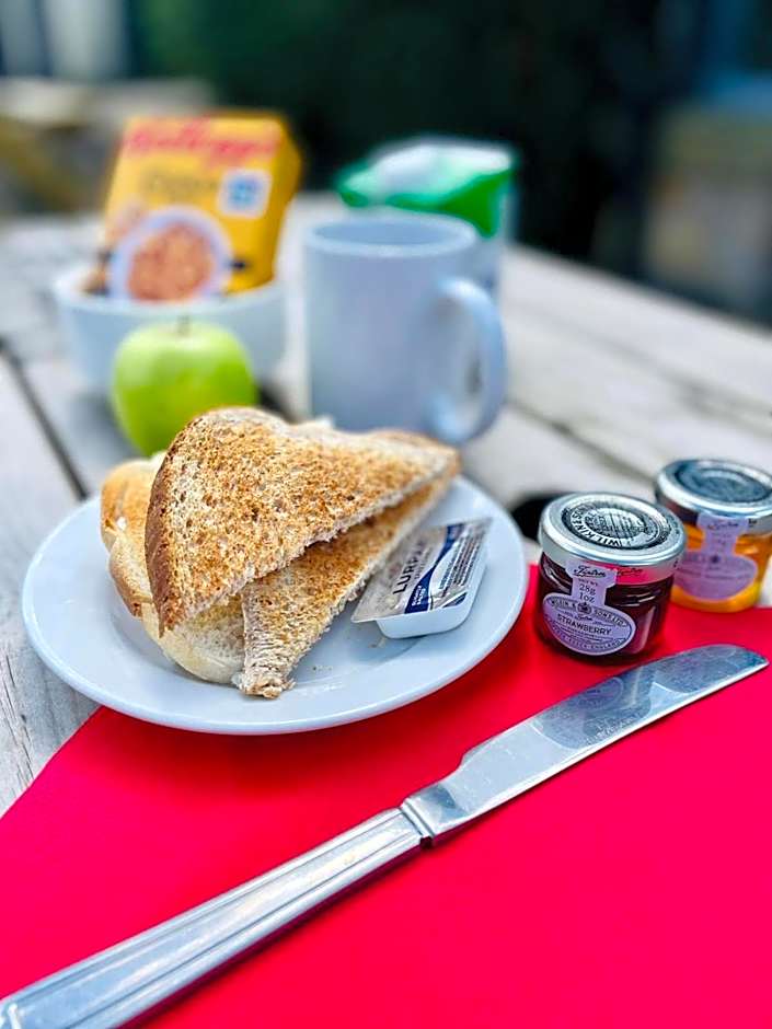 Feildens Arms & Hotel