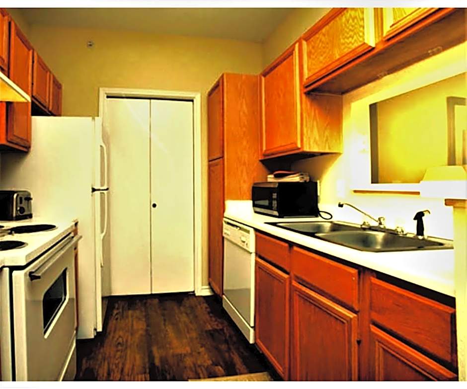 The Reside Fully Furnished Condos - Medical Stays Welcome