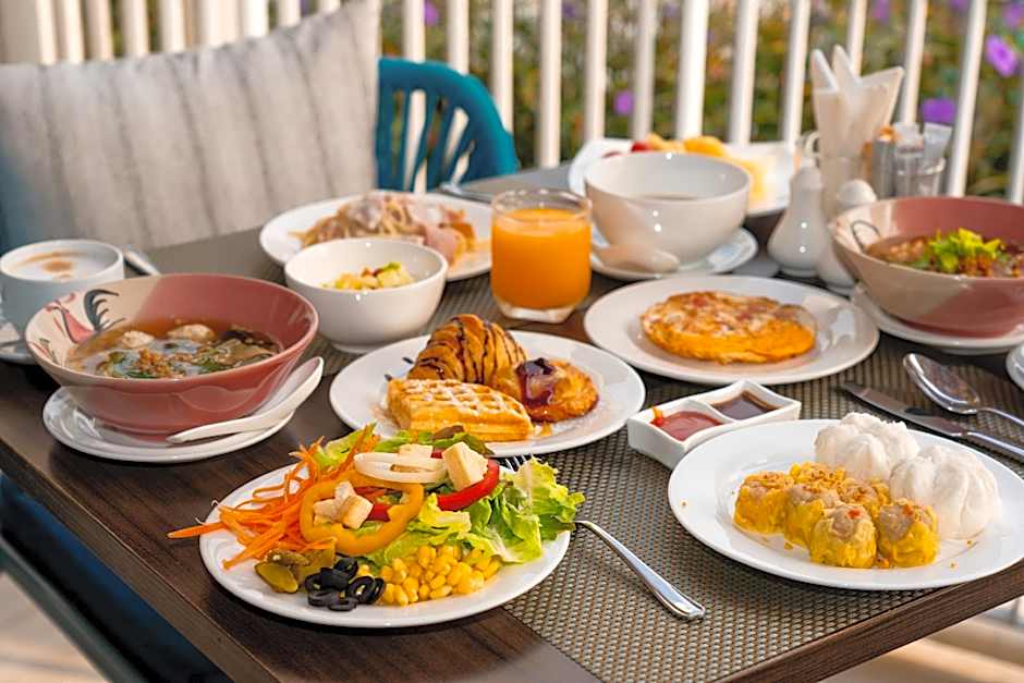 Away Bangkok Riverside Kene