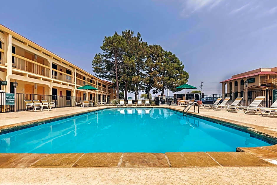 La Quinta Inn & Suites by Wyndham And Conference Center San Angelo