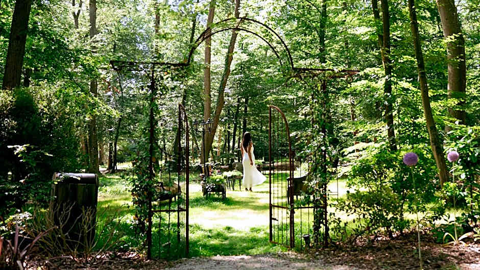 Château Jeanne & The Forest - Château de Montvillargenne