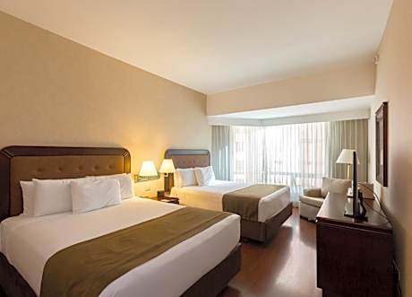 Deluxe Suite, 2 Queen Beds