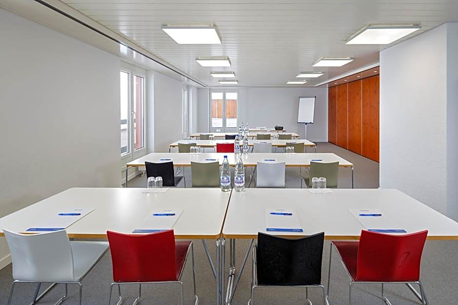 Newstar Hotel (Free Parking)