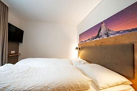 Three-Bedroom Apartment with Mountain View