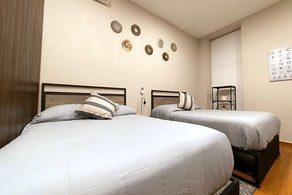 104 Location 2Bdrm 2bath AC apt Fits 8 Rooftop