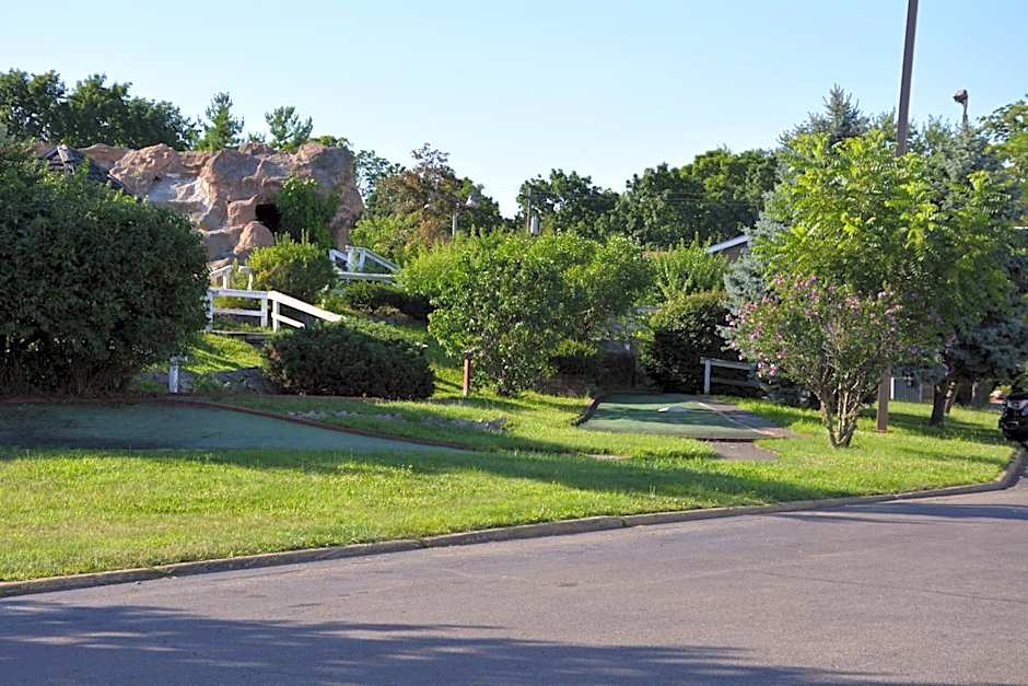 Columbus Grand Hotel & Banquet Center