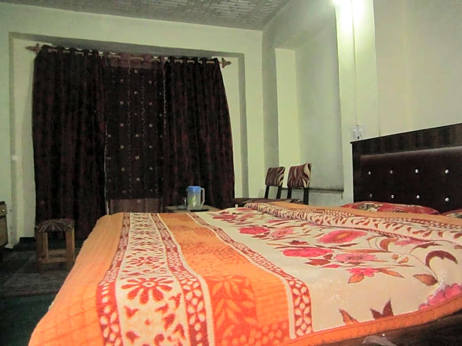 Hotel the Embassy – Srinagar, PA