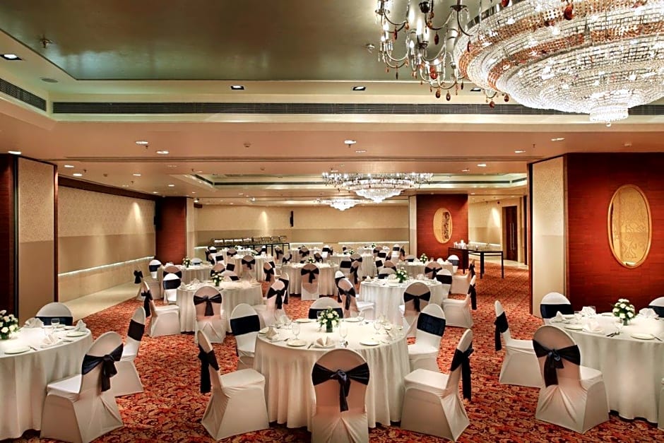 Mahagun Sarovar Portico Suites Ghaziabad