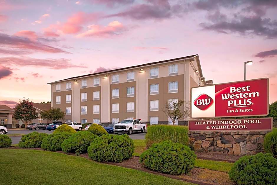 Best Western Plus Crossroads Inn & Suites
