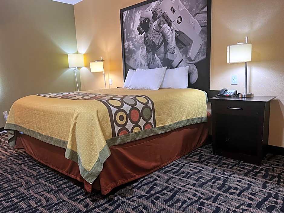 Super 8 by Wyndham Pasadena