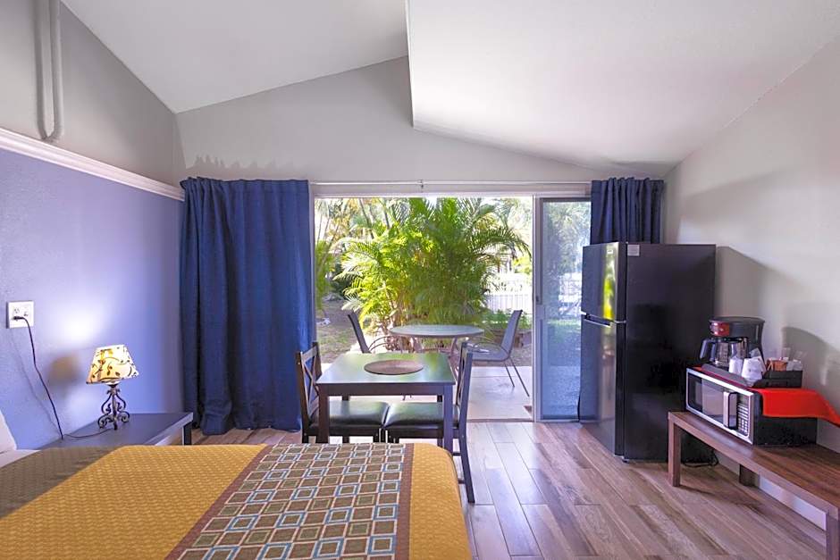 Warm Mineral Springs Motel