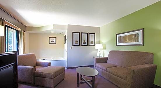 AmericInn by Wyndham Hampton