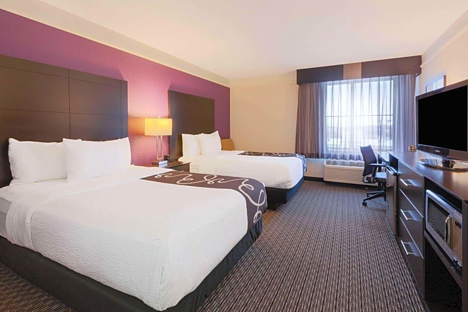 La Quinta Inn & Suites by Wyndham Detroit Utica