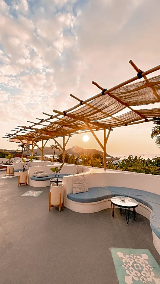 Seaesta Komodo Hostel & Hotel