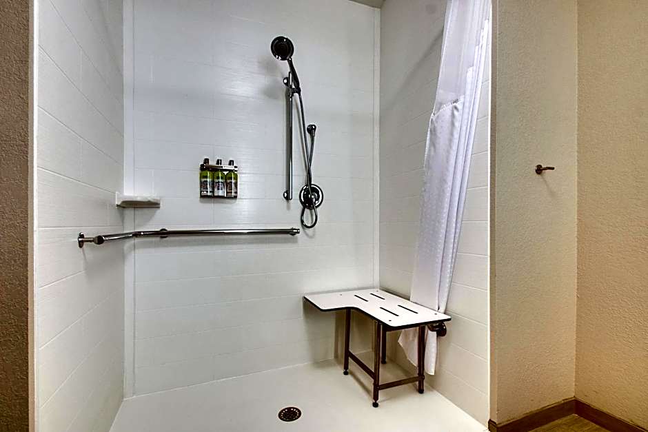 Holiday Inn Express & Suites Lancaster East - Strasburg By IHG