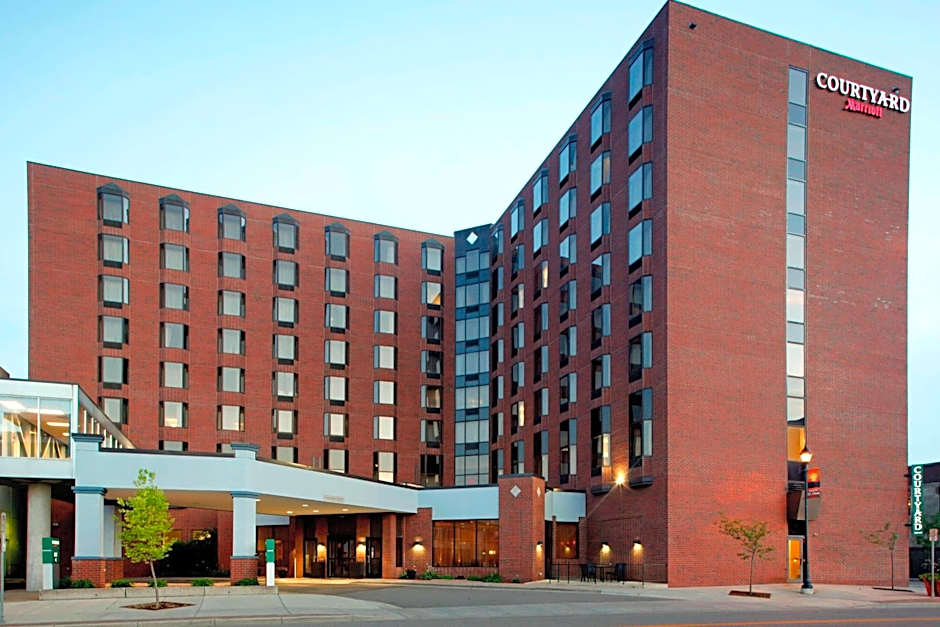 Courtyard by Marriott St. Cloud