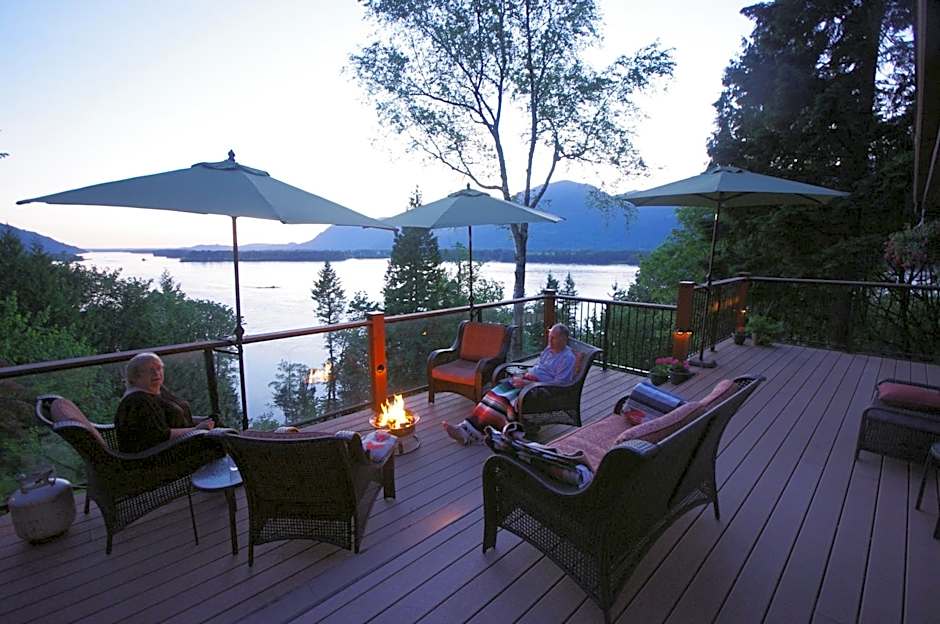 The Fraser River's Edge B&B Lodge