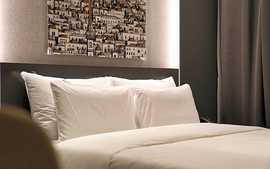 Hotel Hermes at Yongin Everland Station