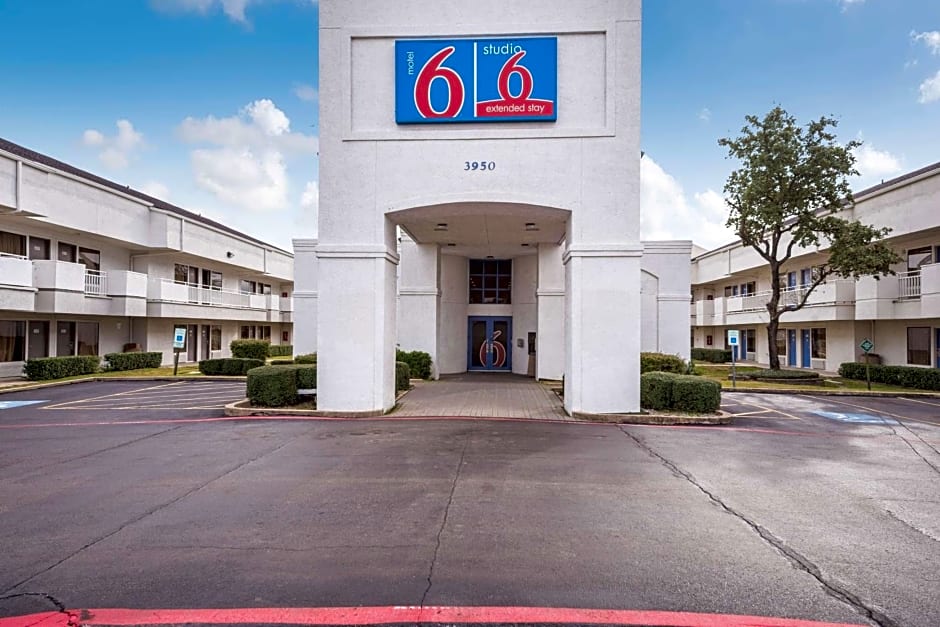 Motel 6-Irving, TX - Irving DFW Airport East