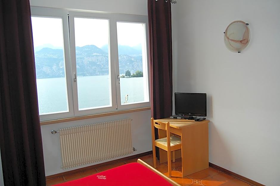 Photo 1 of 5 of 1 Bedroom Apartment