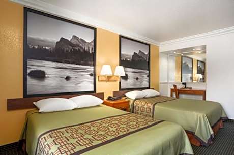 2 Double Beds Non-Smoking