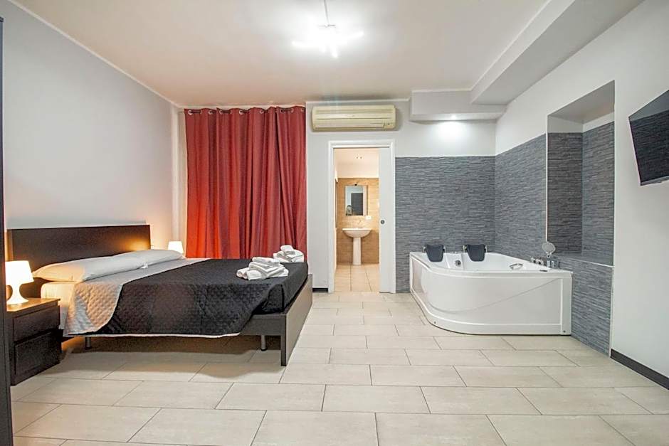 Royal Playa Suite and Apartament -private parking- self chek out