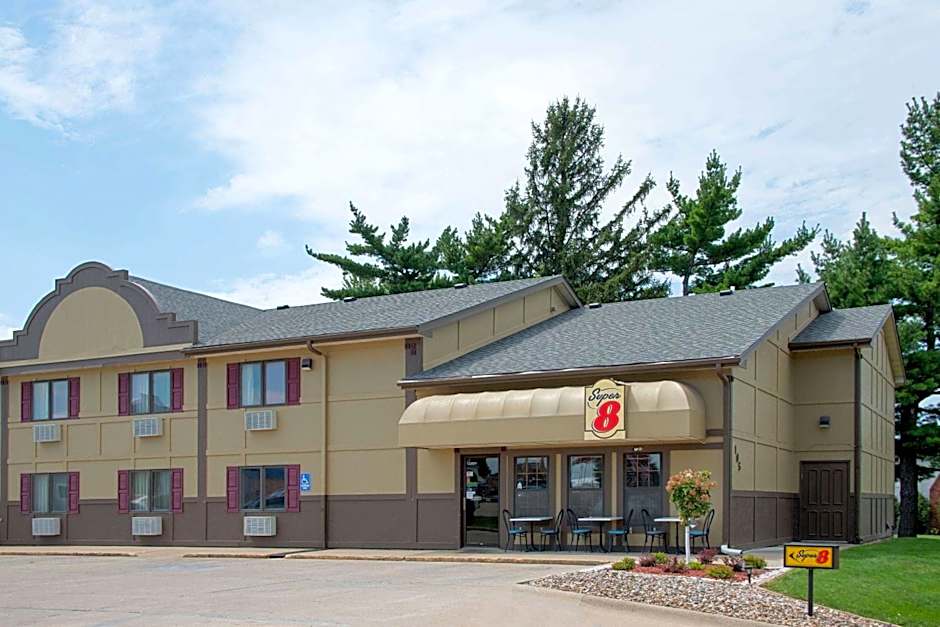 Super 8 by Wyndham Pella