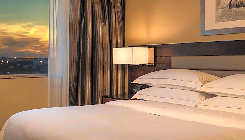 Hilton Winnipeg Airport Suites