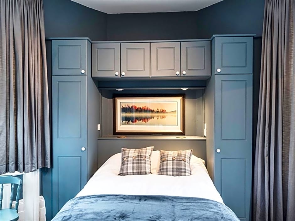 Summerfield Pub & Boutique Rooms