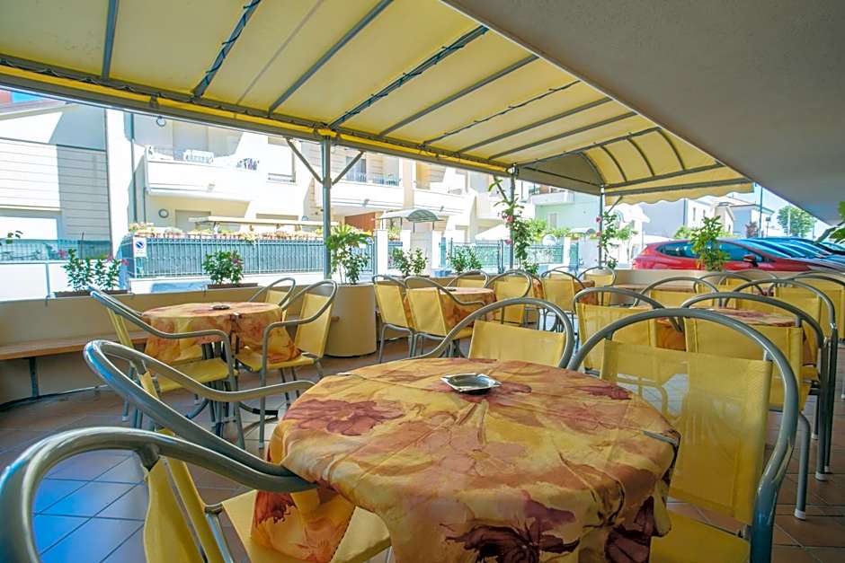 Hotel Diamante COLAZIONE XL PARCHEGGIO GRATIS A 5 CHILOMETRI DA RIMINI FIERA