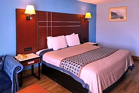 1 King Bed, Nonsmoking