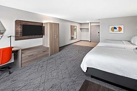 Queen Suite with Two Queen Beds