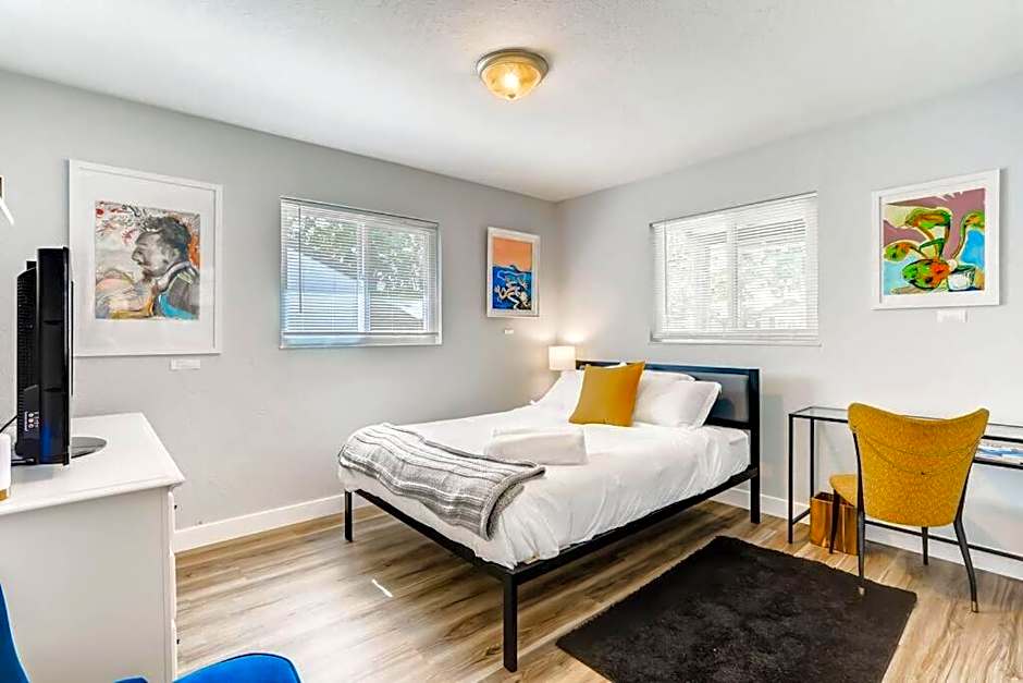 Smart Eclectic ART HOUSE near UC Davis Med Center