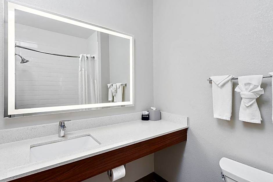 Holiday Inn Express & Suites Carmel North  Westfield By IHG