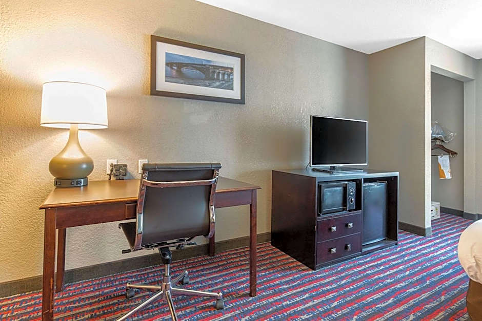 Comfort Suites Fairview Heights - St. Louis