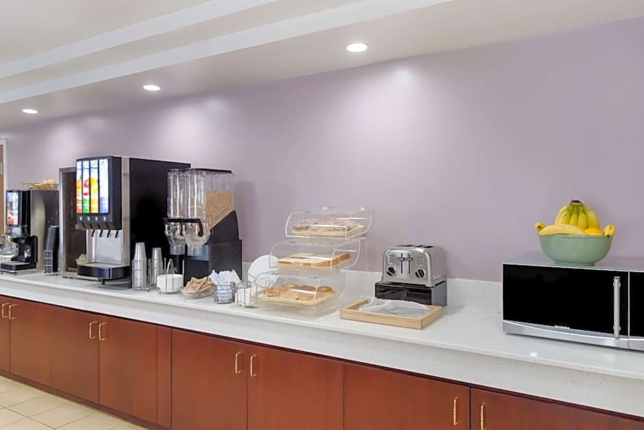 All Seasons Inn & Suites