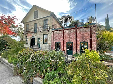 Maison Fleurie, A Four Sisters Inn