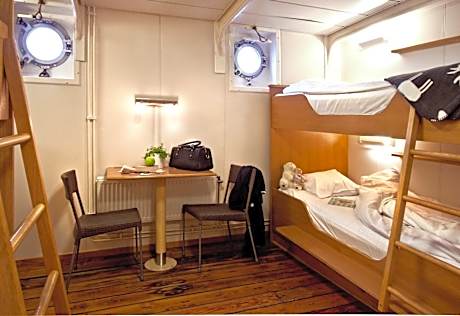 4-Bed Cabin Economy, af Chapman