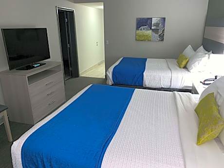 Queen Room with Two Queen Beds and Roll-In Shower - Disability Access