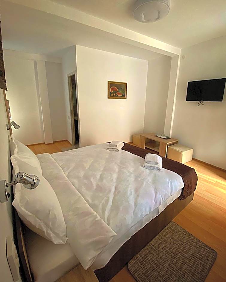 ULLYSSES GUEST HOUSE