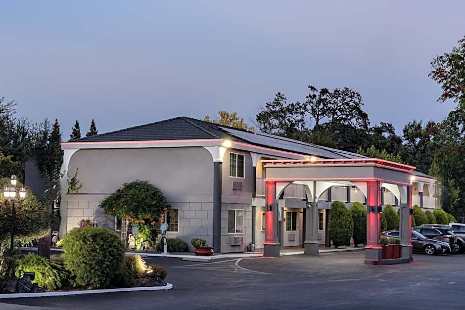 The Orchard Hotel Ukiah Wine Country Free Breakfast, Pool, & Hot Tub