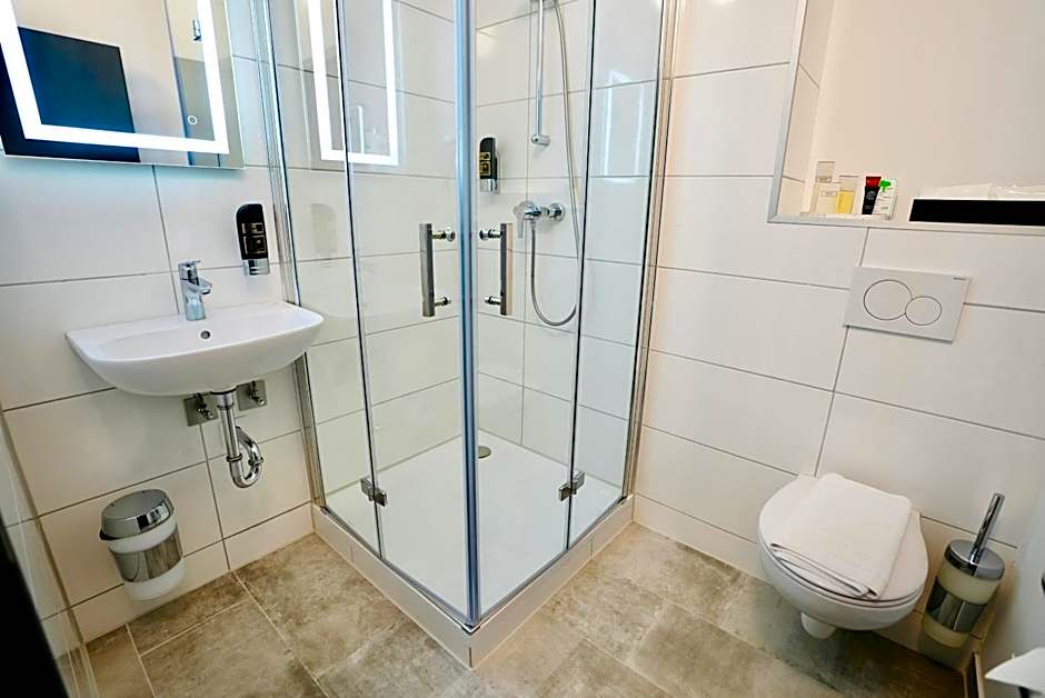 Arthotel Ambassador Wiesbaden - FREE PARKING