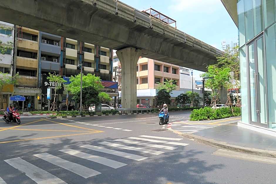 Les Fleurs Bangkok Hostel