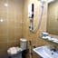 Southern Tip Hotel - City & 100m walk to McDonald's & FREE DOBI