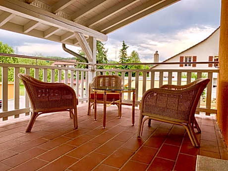 Deluxe Double Room (2 Adults + 1 Child)