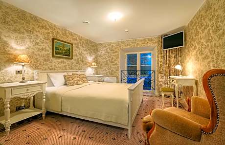 Deluxe Double Room with Shower