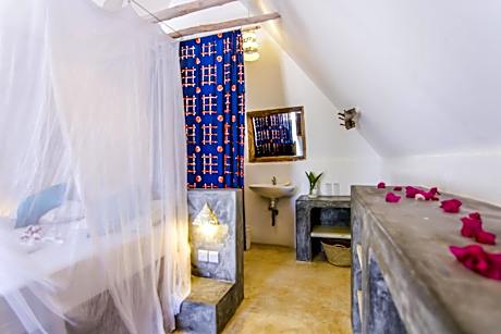 Bungalow with Pool View