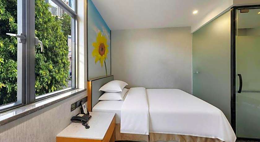Zhenxing Hotel